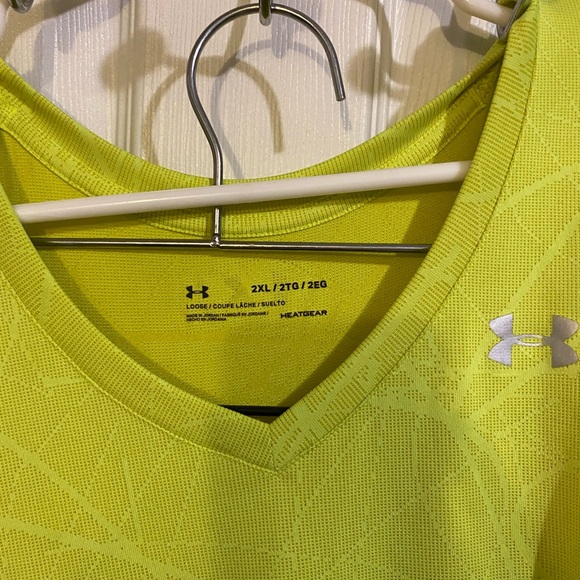 SOLD***3/$45***Under Armour NWOT HeatGear V-Neck Plus Size 2X - Picture 3 of 7